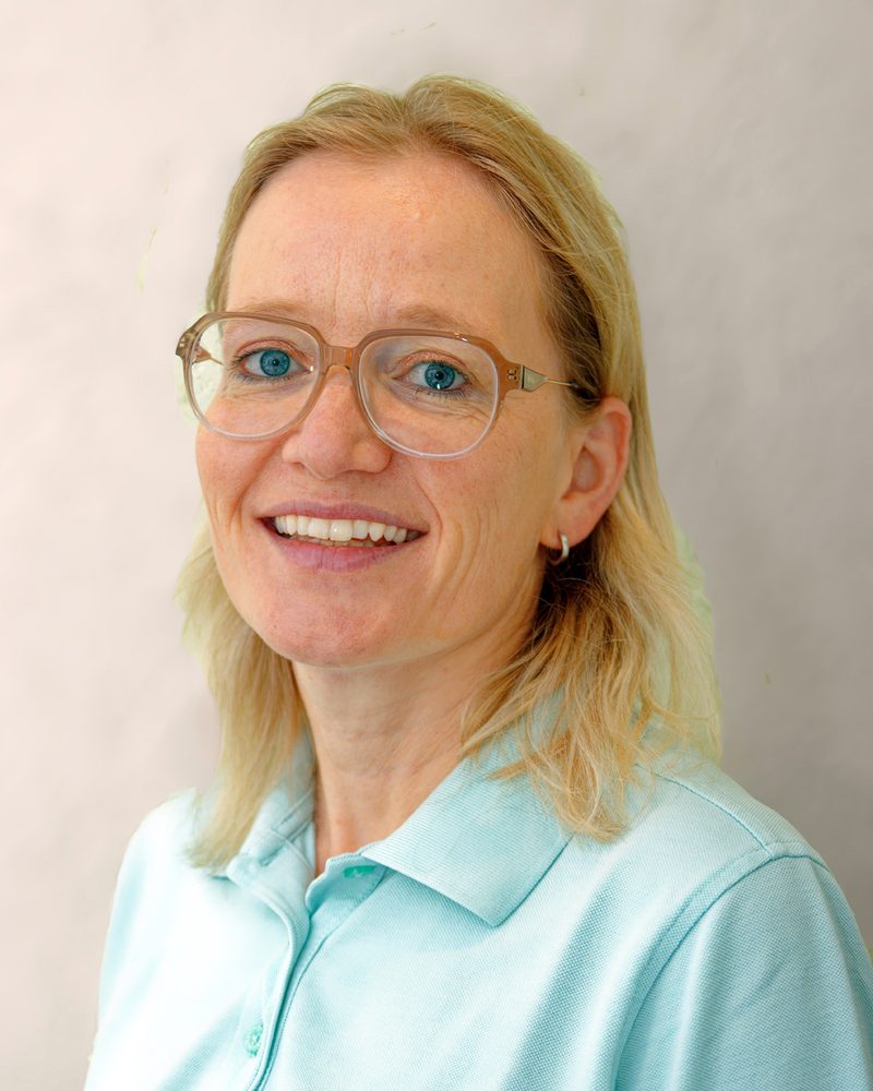 Doreen, Mitarbeiterin der Zahnarztpraxis Dr. Benedix in Mittweida (Rezeption, Behandlung, Prophylaxe)